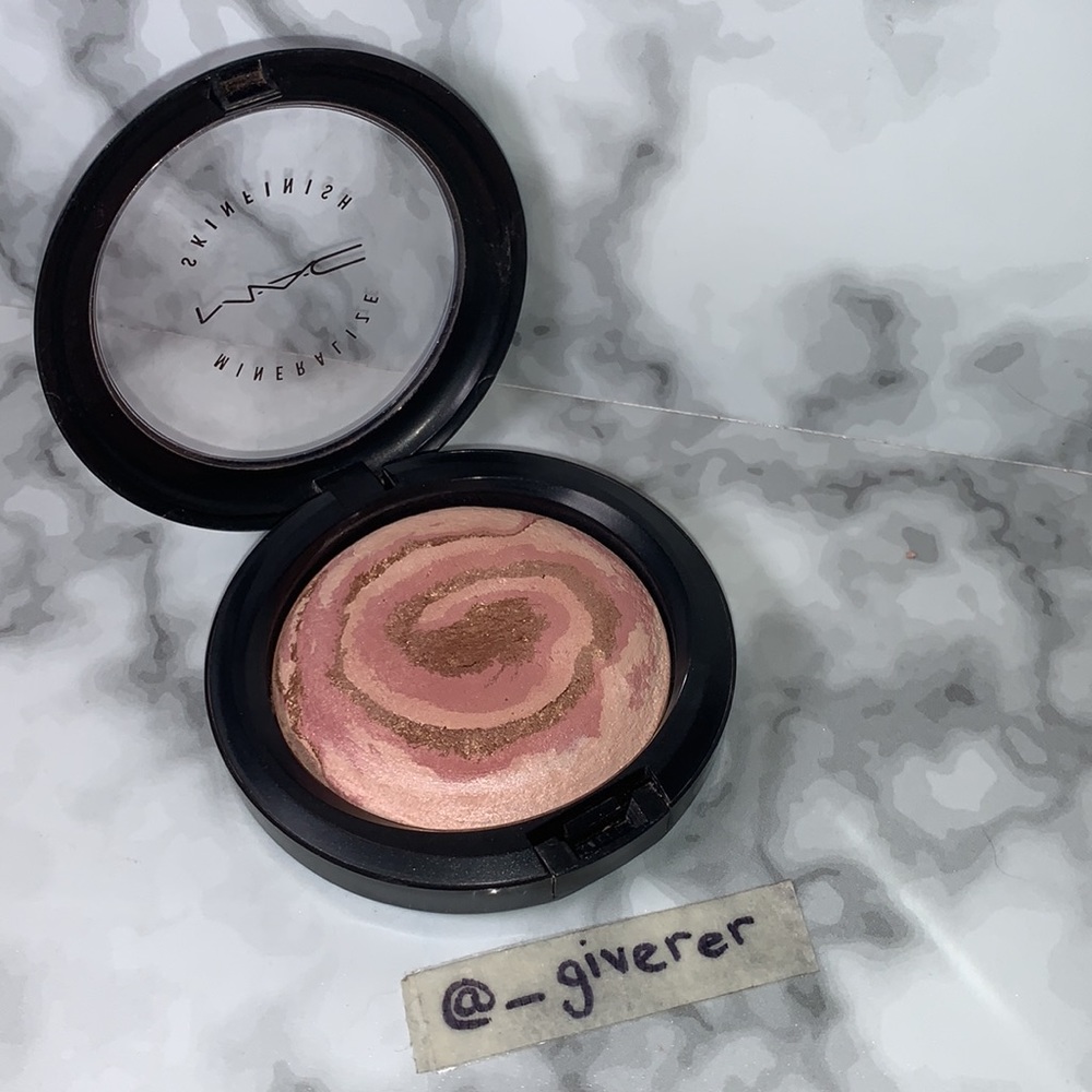 RARE LIGHT YEAR MAC MIneralized Skinfinish